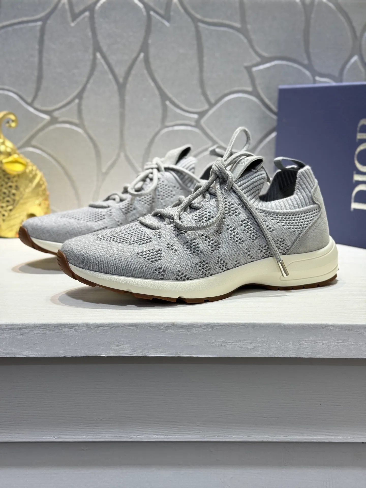 Men's shoes💰400【New style】🎠🎠Dior🔍Top purchasing agent🇮🇹 Di The new super-popular sneakers from the popular sneakers are synchronized with the new counters. The uppers are made of flying woven fabrics, and the logo logo on the tongue is perfectly reproduced with complex craftsmanship that is a must-have for fashionistas. The soles: the original soles are specially provided by the original factory, and the exclusive molded soles are super comfortable. The original factory orders, 🔍🔍multiple colors are available, you can go in and out of the counter at will, welcome to compare, a must-have for fashionable men. Code number: 38-44 (45 customized